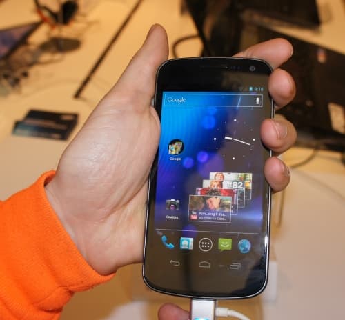 Galaxy Nexus в руках