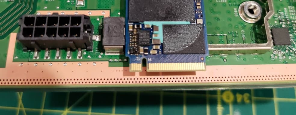 Игроки смогут легко заменить диск Xbox Series X. Это обычный твердотельный накопитель M2