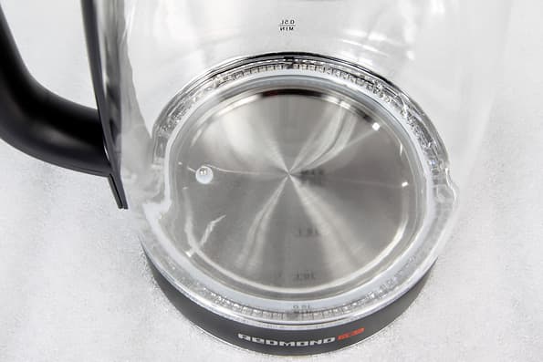 Электрический чайник Redmond RK-G200S с подсветкой и управлением по Bluetooth