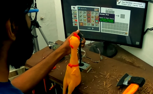 В Minecraft сыграли топором и киркой. Игроку удалось зарубить свинью и срубить дерево