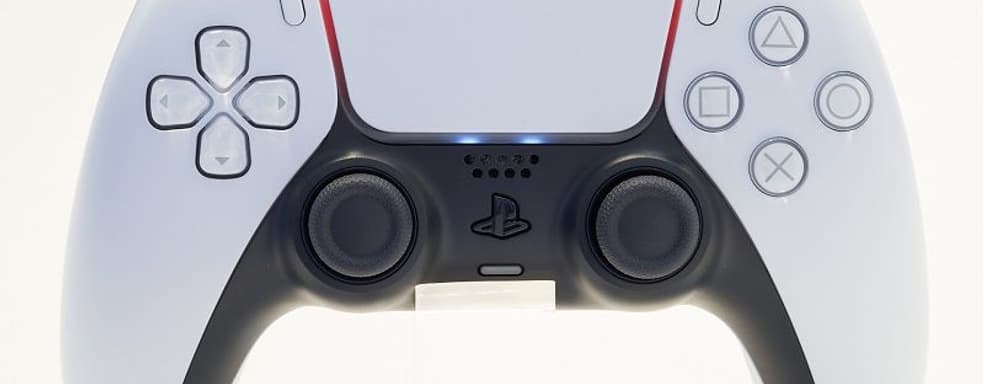 В Resident Evil 3 используется подсветка DualSense. Контроллер PS5 реагирует на уровень здоровья персонажа