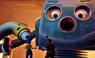 Создатель It Takes Two залез на стол во время обсуждения новой игры и стал позировать