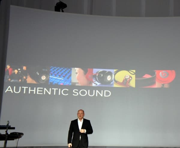 Презентация смартфонов HTC One