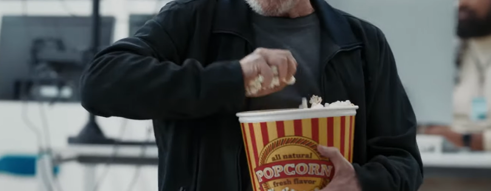 Марк Хэмилл швыряет попкорн и обучает премудростям джедая в рекламе Star Wars Jedi Survivor