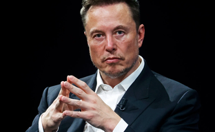 Илон Маск с пистолетом ворвался на запись озвучки Cyberpunk 2077, чтобы попасть в игру. План сработал