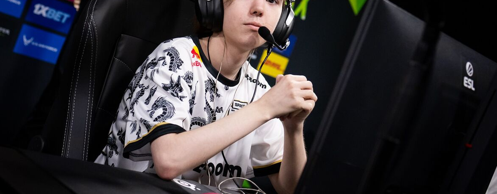 17-летнего россиянина признали лучшим игроком года в Counter-Strike 2, он стал самым молодым топ-1 HLTV.  Второе место тоже занял киберспортсмен из РФ