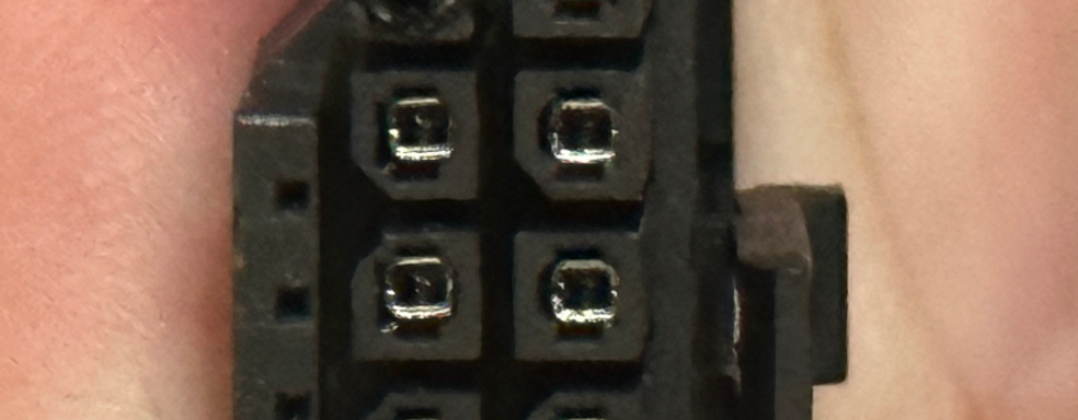 Уже пять GeForce RTX 4090 расплавили кабели и разъёмы. NVIDIA проводит расследование