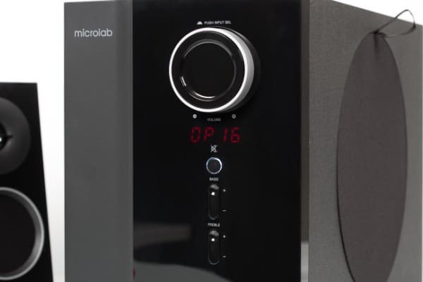 Лицевая панель усилителя Microlab M-910