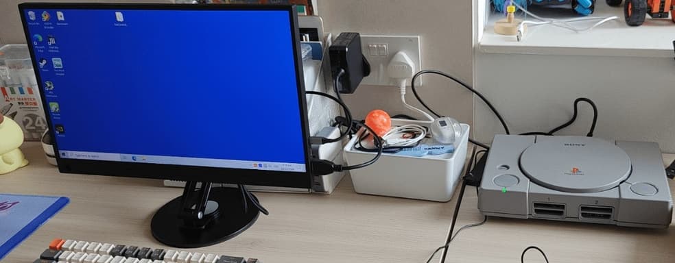 «Хотел удивить сына на Рождество». Мужчина собрал игровой ПК в корпусе PS1 за 900 долларов