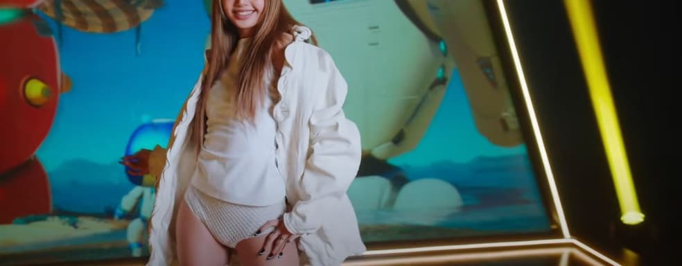 «Кто это вообще?». Sony сняла рекламу PlayStation 5 с женщиной, но многие геймеры не понимают, кто она такая