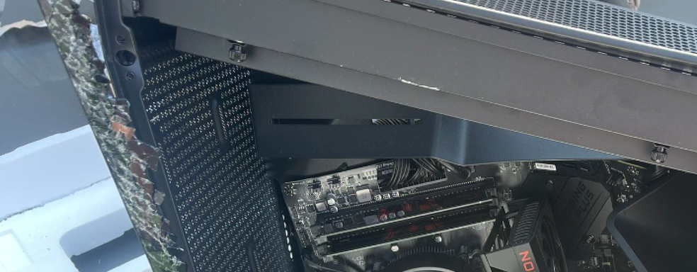 Геймер заказал игровой ПК, но при доставке его хорошенько помяли