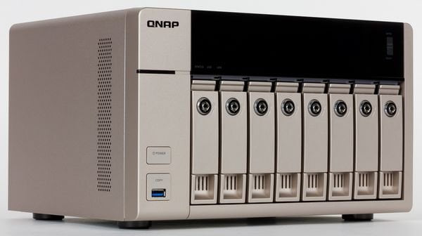 Внешний вид QNAP TVS-863+