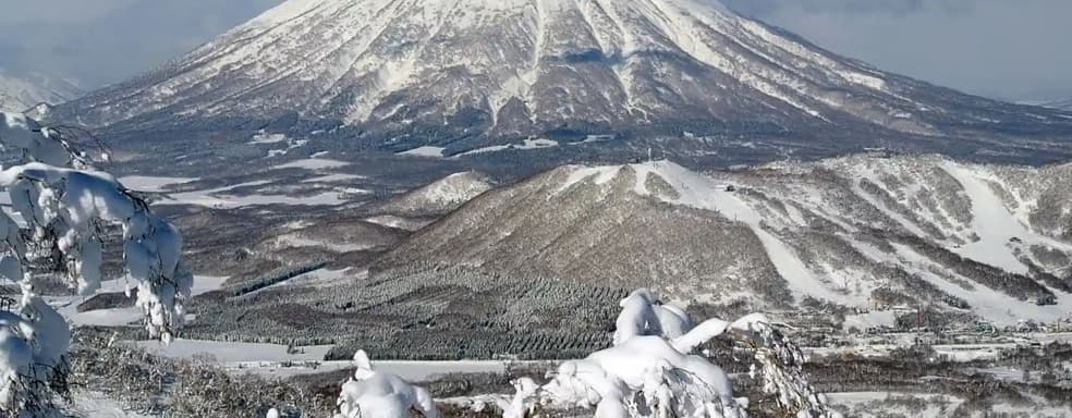 Почти умерли ради селфи. Туристов чудом спасли на горе из Ghost of Yōtei