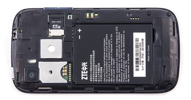 Аккумуляторный отсек коммуникатора Обзор ZTE V970. Аккумуляторный отсек коммуникатора
