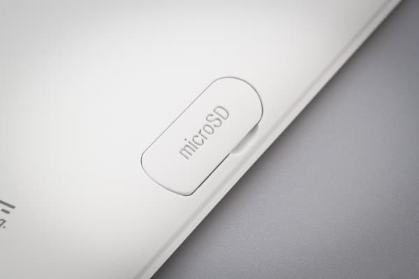 Электронная книга Sony Reader PRS-T1 - слот microSD