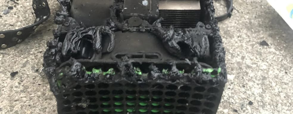 Пользователь опубликовал фото взорвавшегося Xbox Series X