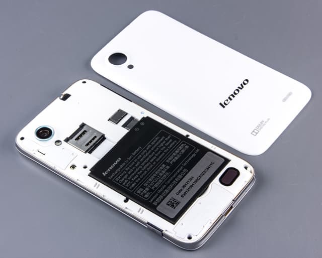 Аккумуляторный отсек и крышка Обзор Lenovo S720. Аккумуляторный отсек и крышка