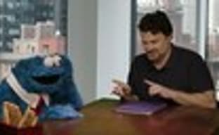Tim Schafer объясняет идею Once Upon a Monster представителю Sesame Street
