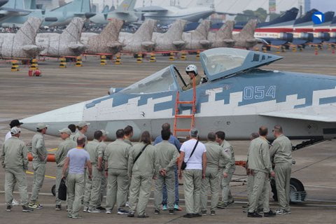 Су-57 на авиасалоне