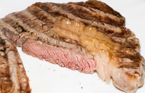 Стейк прожарки до степени rare