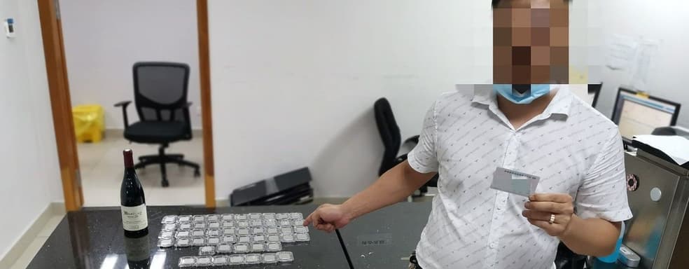 В Китае задержали контрабандиста, который был обмотан процессорами