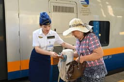 В Казахстане появилось 12 маршрутов с вагонами только для женщин