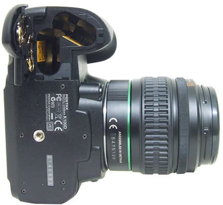 Pentax K100. Вид снизу