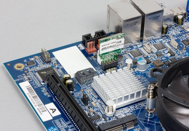 Конструкция сетевого накопителя Thecus N7770-10G