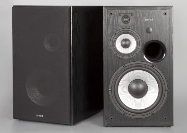 Внешний вид Edifier R2800