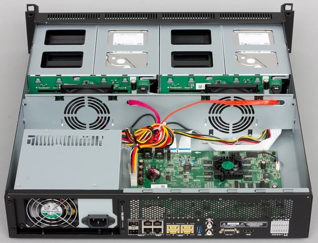 Конструкция видеорегистратора Idis DR-8364