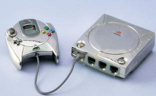 Square Enix выпустит мини-Dreamcast и другие консоли SEGA, что очень удивило создателя NieR Automata