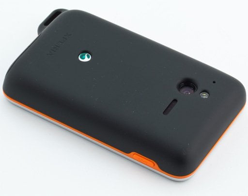 Обзор Sony Ericsson Xperia Active. Обратная сторона коммуникатора