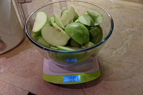 Сок яблок сорта «Гренни Смит»