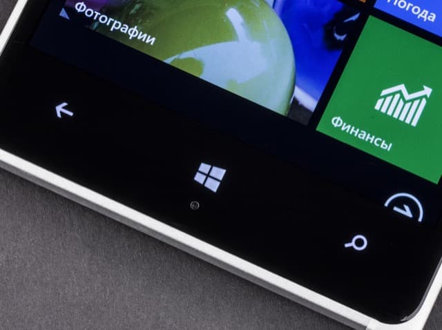 Нижняя часть лицевой панели Nokia Lumia 830
