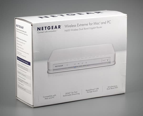 Упаковка беспроводного роутера Netgear WNDRMAC
