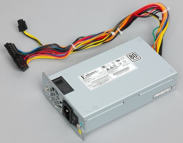 Конструкция сетевого накопителя Thecus N7770-10G Конструкция сетевого накопителя Thecus N7770-10G