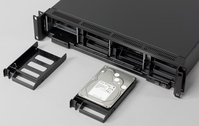 Внешний вид видеорегистратора Idis DR-8364