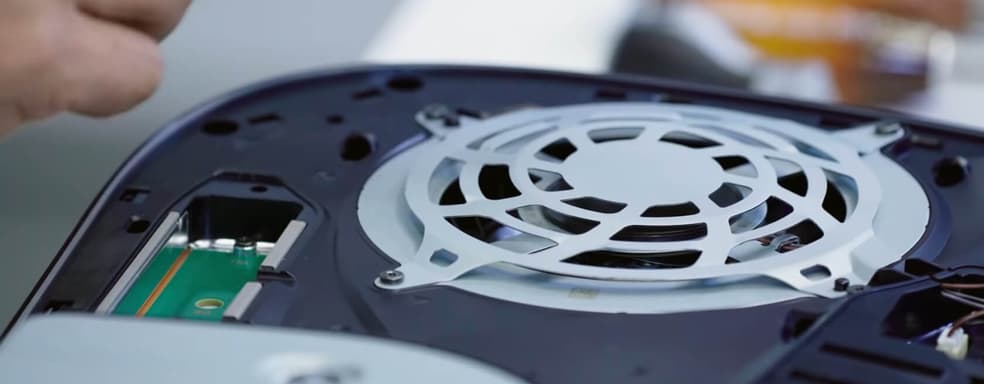 Простоту установки модулей дополнительной памяти сравнили на PS5 и Xbox Series X