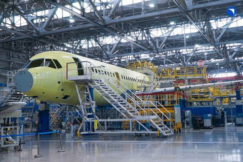 Авиалайнер МС-21 на сборке в цехах ИАЗ 
