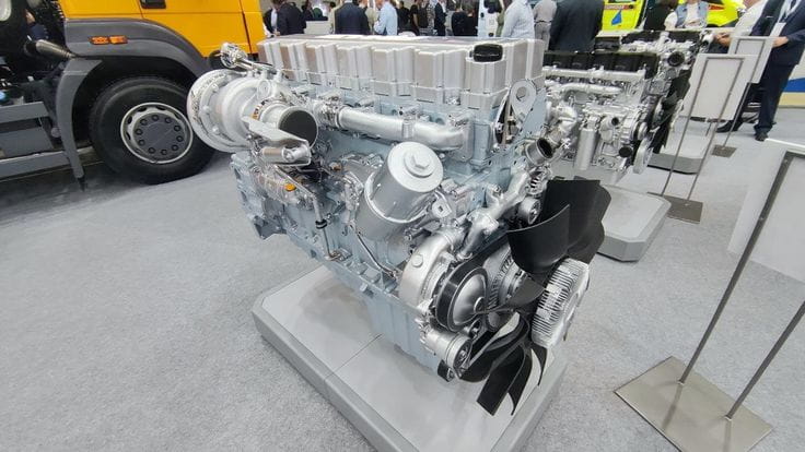 Двигатель ЯМЗ-770 примечателен тем, что он импортонезависим и имеет несколько модификаций по мощностям: от 360 до 620 л.с