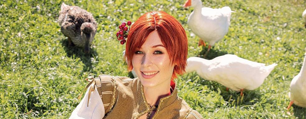 Рыжеволосая врачевательница: модель показала косплей Шани из игры «Ведьмак 3: Дикая Охота»