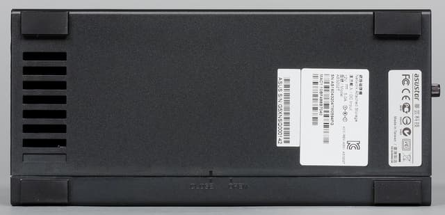 Внешний вид накопителя Asustor AS3202T Внешний вид накопителя Asustor AS3202T