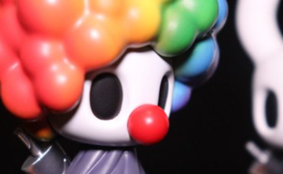 По Hollow Knight выпустят фигурку-клоуна. Ожидание Silksong продолжается