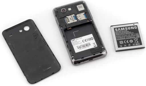 Аккумуляторный отсек коммуникатора Обзор Samsung Galaxy S Advance. Аккумуляторный отсек коммуникатора