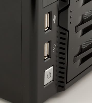 Внешний вид сетевого накопителя Thecus N4200Pro Внешний вид сетевого накопителя Thecus N4200Pro