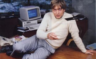 Один из руководителей Microsoft смотрел порно в VR-очках на рабочем месте и домогался сотрудниц компании