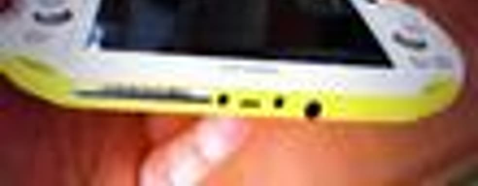 PS Vita 2000 можно заряжать через Micro USB