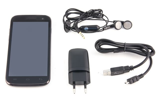 Аксессуары коммуникатора Обзор Fly IQ451. Аксессуары коммуникатора