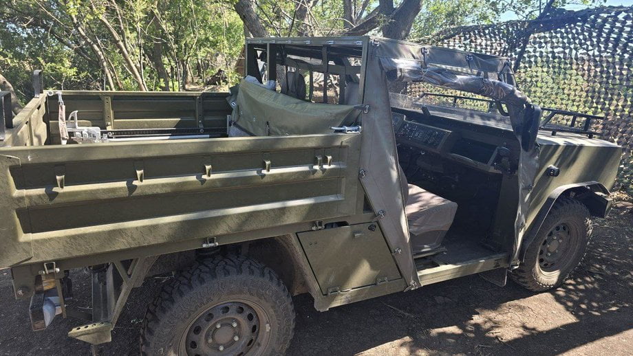 Военный транспортёр на базе советской «Нивы»
