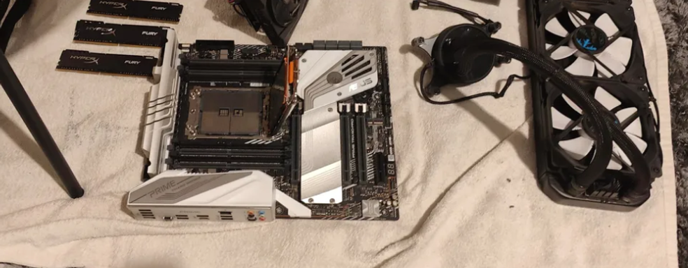 Водитель мусоровоза обнаружил игровой ПК с 32-ядерным процессором. Находка успешно заработала после чистки